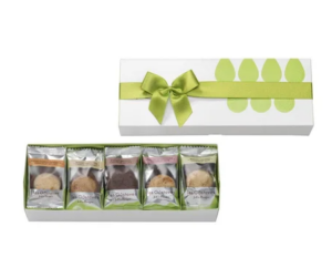 Boite 15 Gustaves assortis ruban vert argenté..